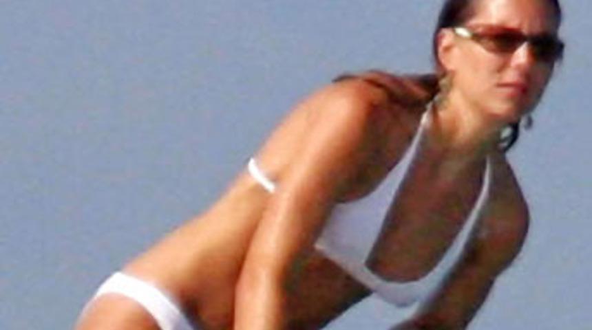 Krali&ccedil;e bikinili yakalandı