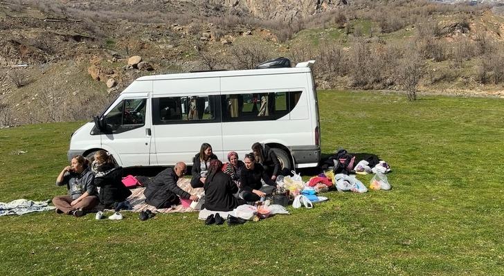 O ilde iki mevsim bir arada! Bir ilçede kış, diğerinde bahar havası...  G2