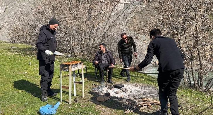 O ilde iki mevsim bir arada! Bir ilçede kış, diğerinde bahar havası...  G3