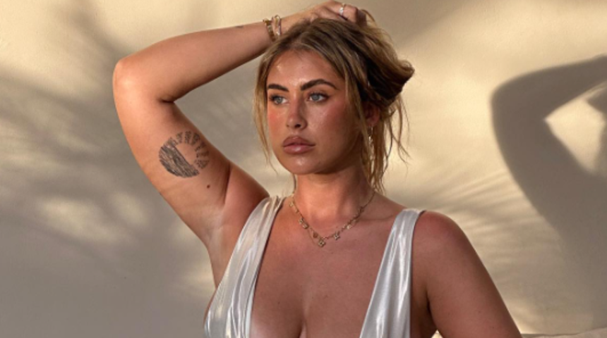 Sosyal medya fenomeni Ariella Nyssa kamera karşısına geçerek dans etti! Vücut hatlarını korkmadan sergiledi