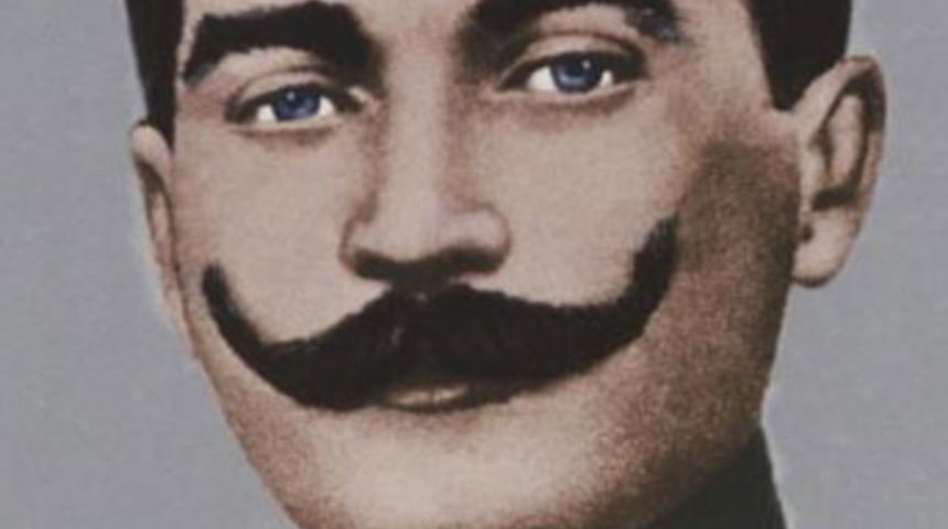 Atat&uuml;rk'le Hitler'i bir tuttular!