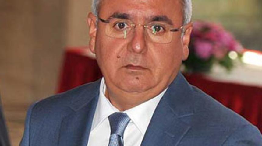 Mehmet Metiner Başbakan'dan &ouml;z&uuml;r diledi