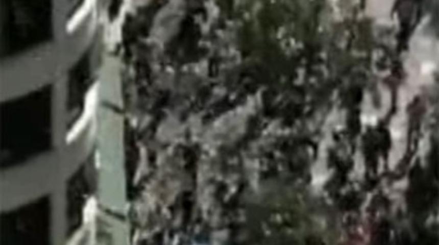 40 bin doları otelin tepesinden sa&ccedil;tı