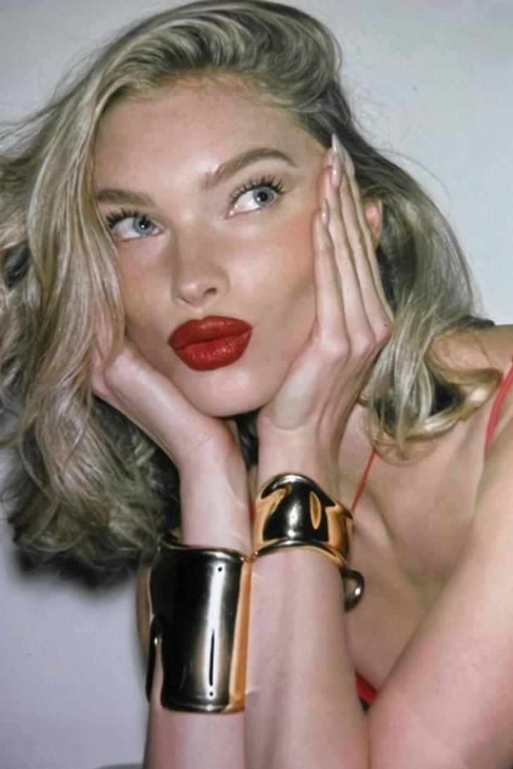 Victoria's Secret meleği Elsa Hosk tülden bluzunun içine hiçbir şey giymedi! Cesur seçimi olay oldu  G5