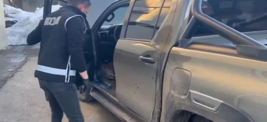 Otomobilden külçe külçe altın çıktı! Bakan Ali Yerlikaya görüntüleri paylaştı 1080xauto