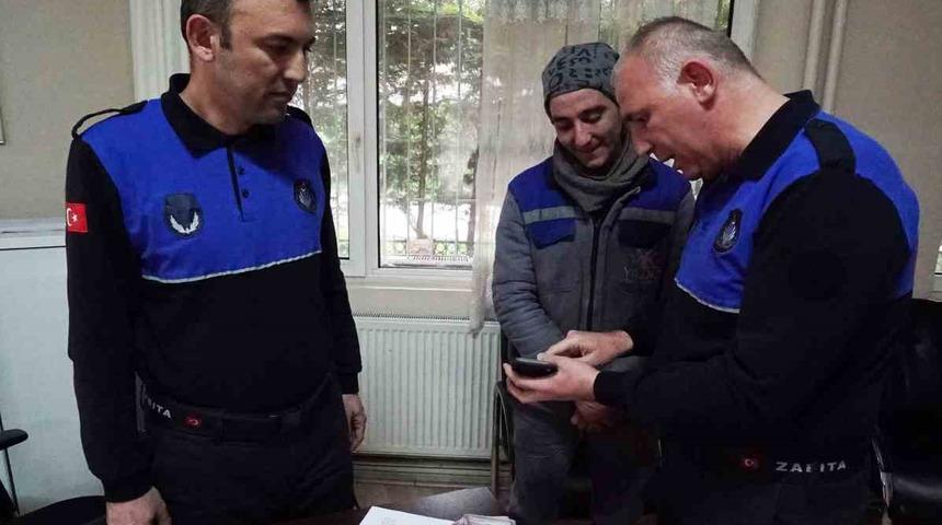 Ev kirasının olduğu cüzdanını kaybetti... Bulununca yaşadığı sevinç herkesi duygulandırdı "Onun için bir bağışta bulunacağım"