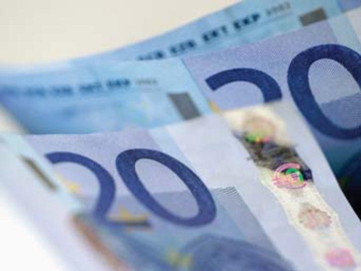 Dolar sakin, Euro coştu
