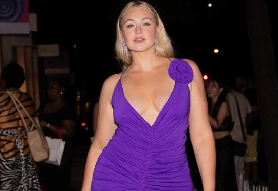 Kıvrımlı model Iskra Lawrence her yerden dekolte verdi! Bedeniyle barışık olduğunu her zaman s&ouml;yl&uuml;yordu...