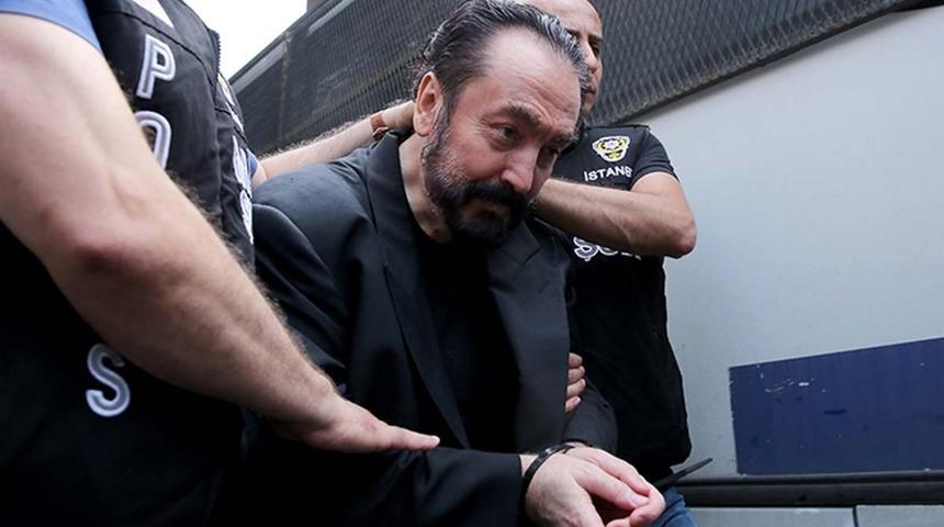 Dün gece sevk edildi! Cezaevinde yüzlerce avukatla görüşme yapmasıyla gündeme gelmişti... Adnan Oktar'ın cezaevi değişti