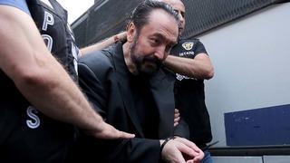 Dün gece sevk edildi! Cezaevinde yüzlerce avukatla görüşme yapmasıyla gündeme gelmişti... Adnan Oktar'ın cezaevi değişti