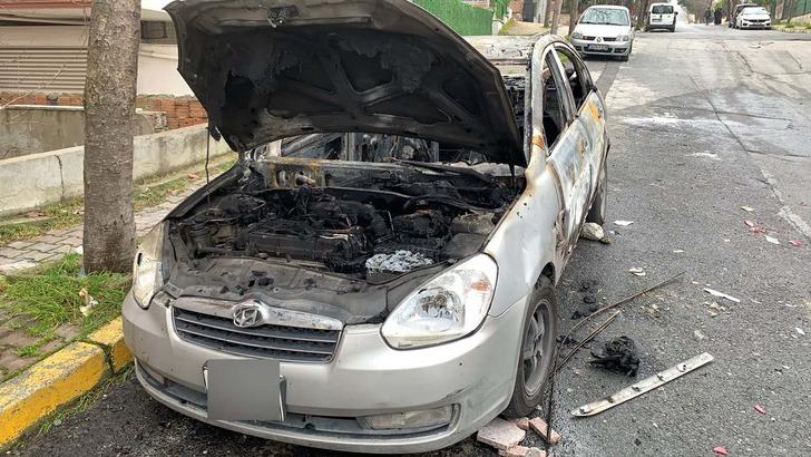 Annesiyle ilişkisi olduğu iddia edilen adamı evde gördü! 14 yaşındaki yabancı uyruklu çocuk önce bıçakladı, sonra arabasını yaktı G3