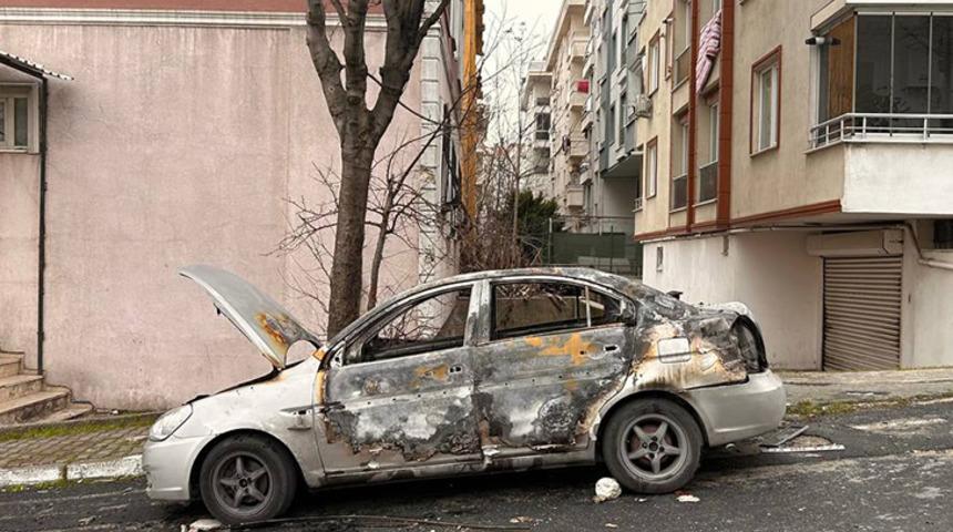Annesiyle ilişkisi olduğunu öğrenince önce otomobili taşladı sonra ateşe verdi!