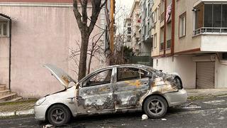 Annesiyle ilişkisi olduğunu öğrenince önce otomobili taşladı sonra ateşe verdi!