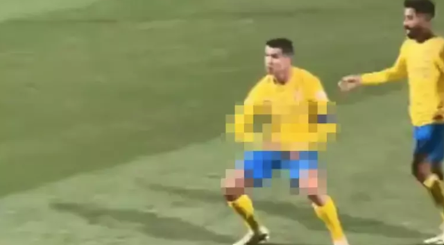 Ronaldo şimdi yandı! Messi tezahüratları sonrası cinsel organını tutarak el hareketi çekti, Suudileri çok kızdırdı... Mahkemeye çıkabilir!