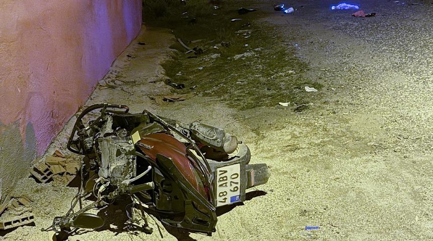 Fethiye'de hafif ticari araçla çarpışan motosikletin sürücüsü öldü