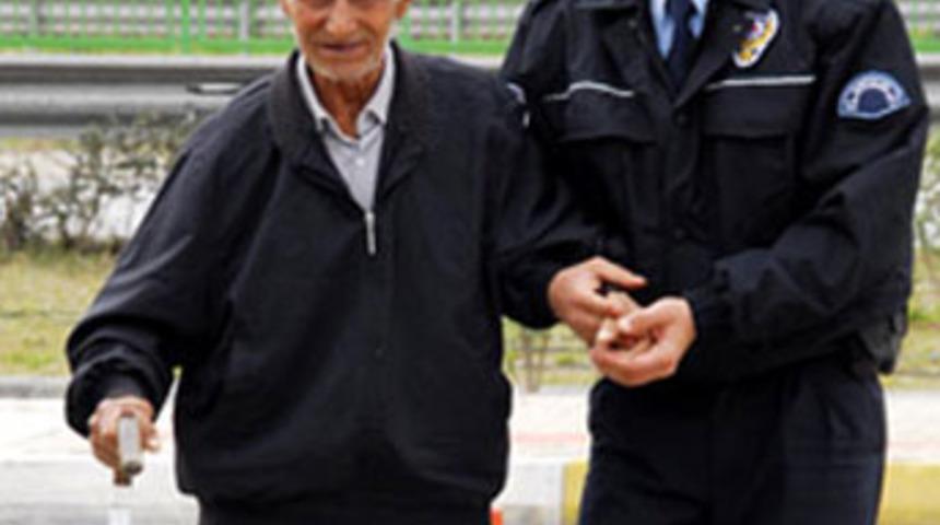 80 yaşındaki dedeyi askere aldılar!