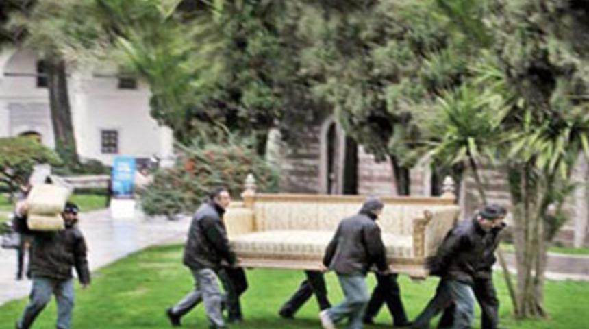 'Harem'deki tahtı lojmanına taşıttı'