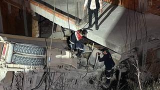 Kamyon dubleks eve çarparak durabildi! Korkunç kazada iki kişi hayatını kaybetti