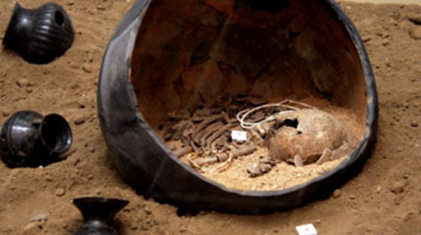 İçinde 2 yetişkin 2 çocuk var