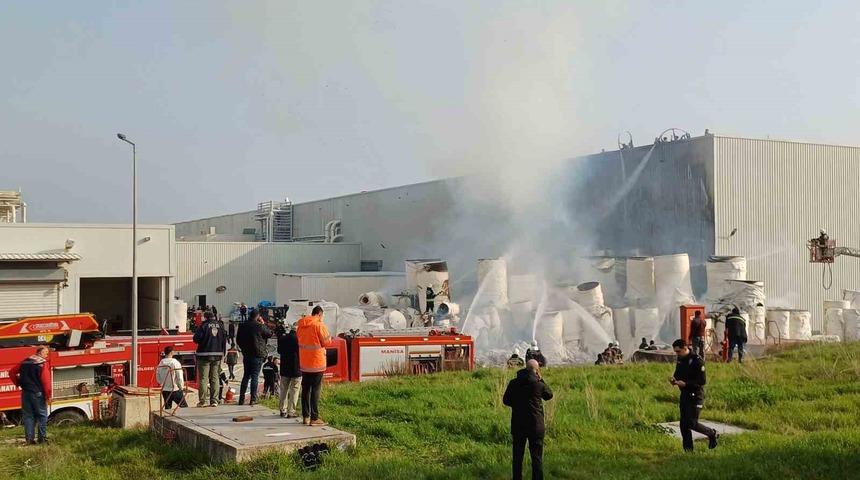 Manisa OSB&rsquo;deki İpek kağıt fabrikasında yangın