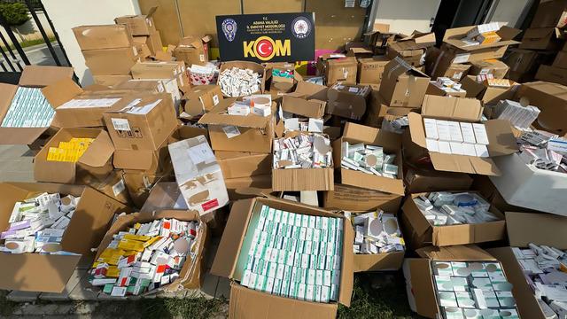 Bakkalda ele geçirildi, devlet hastanelerinin çıktı! Tam 35 bin kutu ilaç...