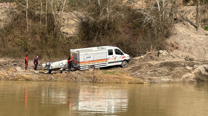 Sakarya Nehri'nde cesedi bulunan kadının eşi ve oğlu gözaltına alındı