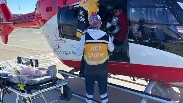 Şırnak’ta ambulans helikopter 2 yaşındaki Emine bebek için havalandı
