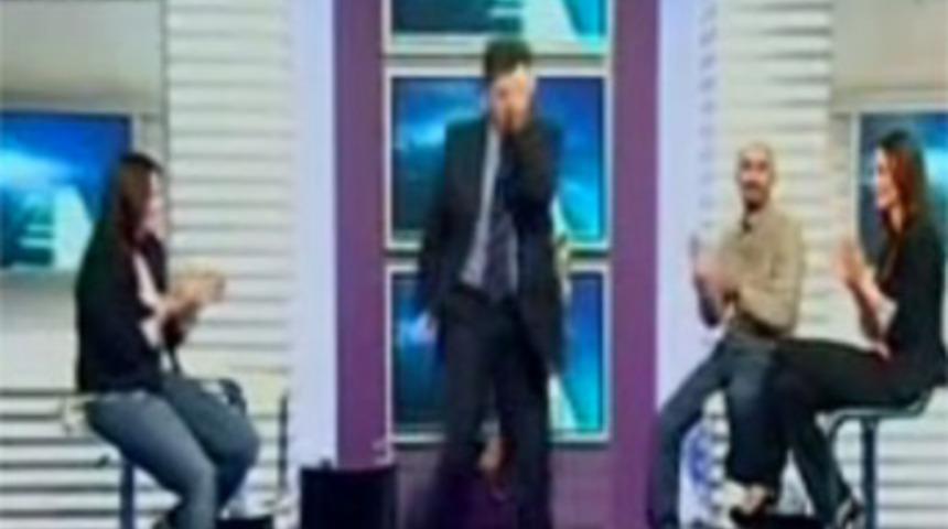 Politikacıdan mükemmel dans!