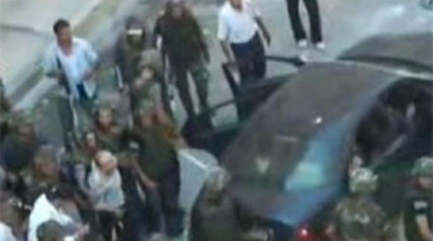 Göstericileri dövüp bagaja kilitliyorlar!