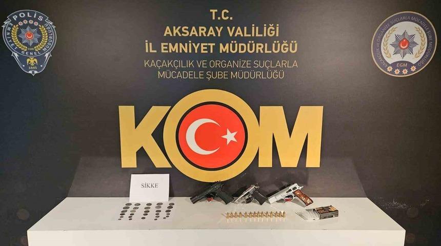 Aksaray’da polisin operasyonunda silahlar ve tarihi eser ele geçirildi