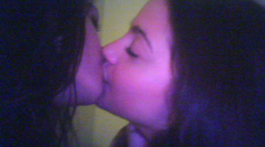 Skandal pozları internette