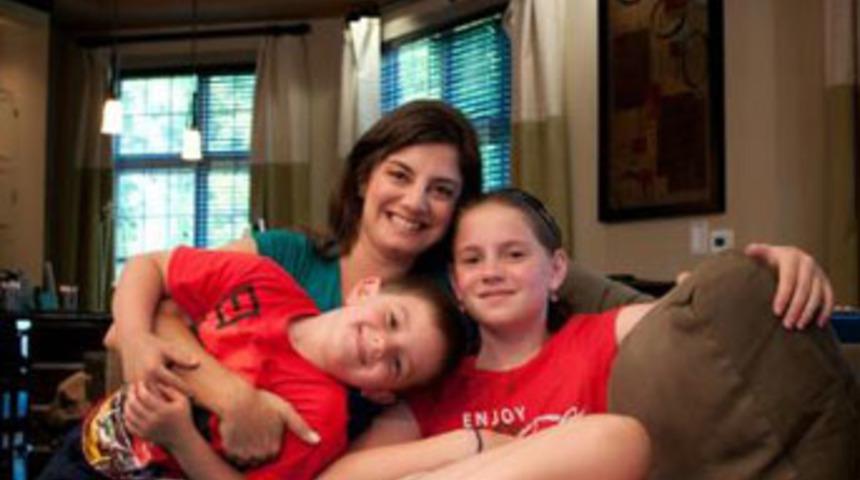 Kanserli annenin çocukları elinden alındı