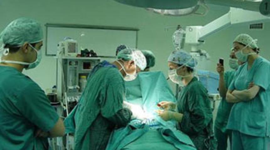 Kalp ameliyatında porno film seyretti