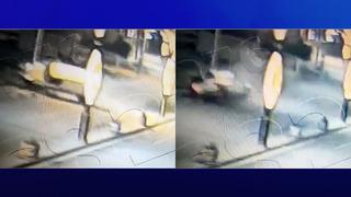 Feci kaza! Hafif ticari araç, beton elektrik direğine böyle çarptı