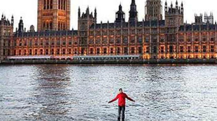 Nehri yürüyerek geçti