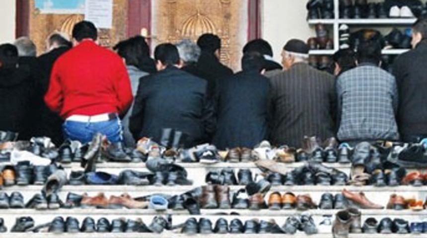 Vali'nin ayakkabısı polisi g&ouml;revinden etti