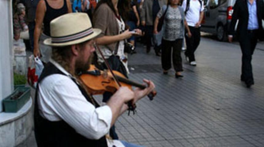 Sokak müzisyenlerine de yasak mı geldi?