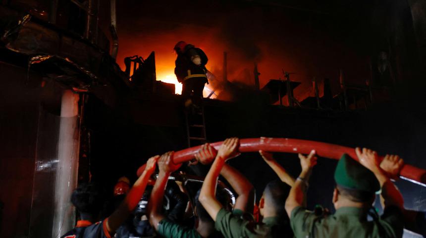 Bangladeş'te 7 katlı restoranda yangın faciası: 43 ölü, 22 yaralı