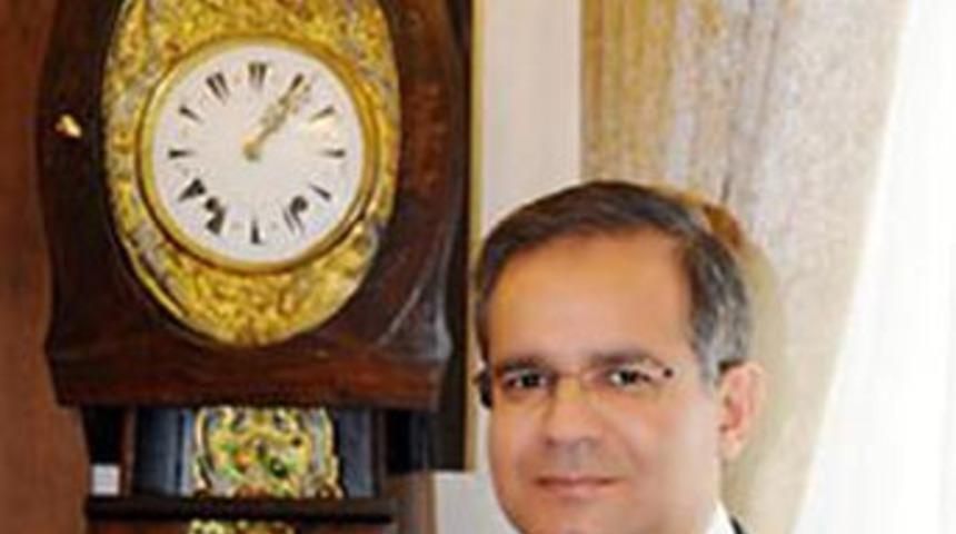 Vali 200 yıllık saati alınca kriz çıktı!