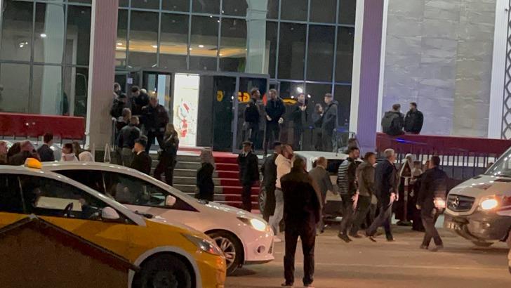 Adaylar düğünde karşılaştı! Ortalık savaş alanına döndü: Seçim kavgasında baygınlık geçirenler oldu G5