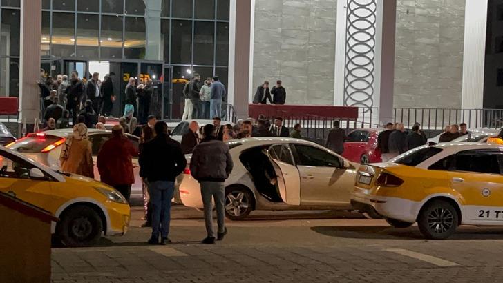 Adaylar düğünde karşılaştı! Ortalık savaş alanına döndü: Seçim kavgasında baygınlık geçirenler oldu G3