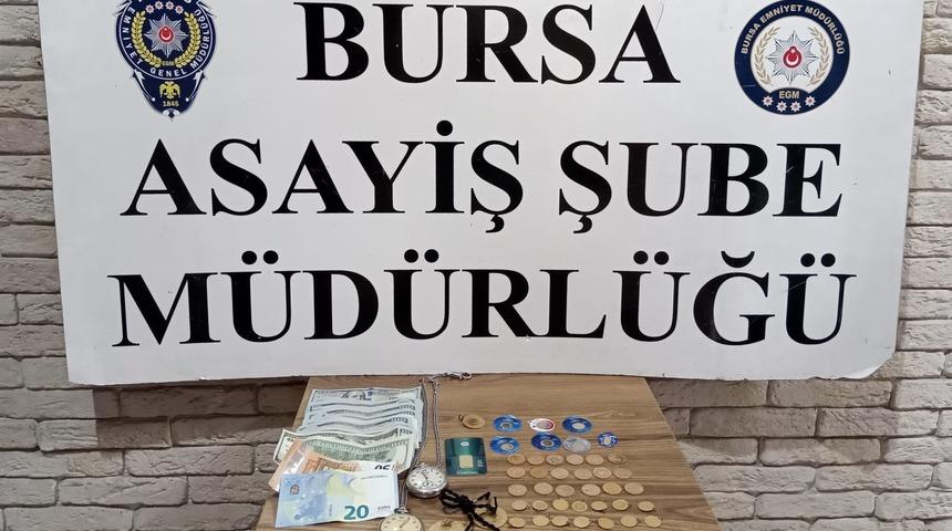 Bursa'da sahibinin tavan arasına sakladığı 650 bin liralık altın ve döviz çalındı