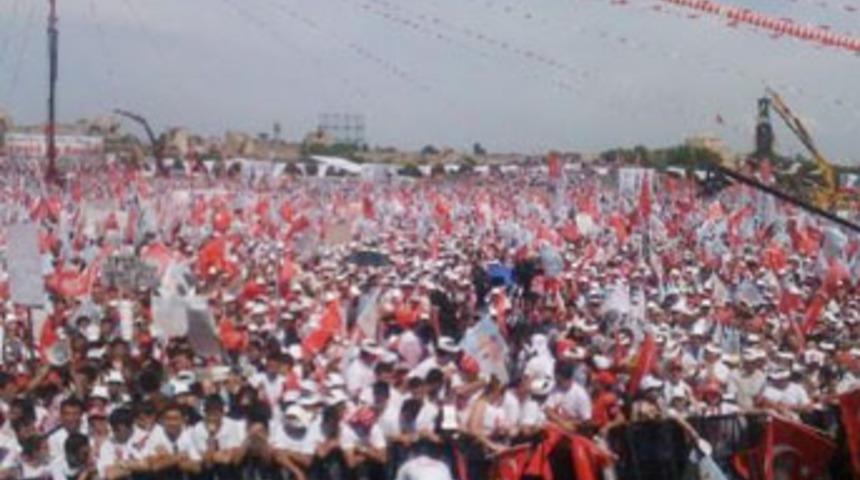 İstanbul mitingi &ouml;ncesi CHP'den şok su&ccedil;lama