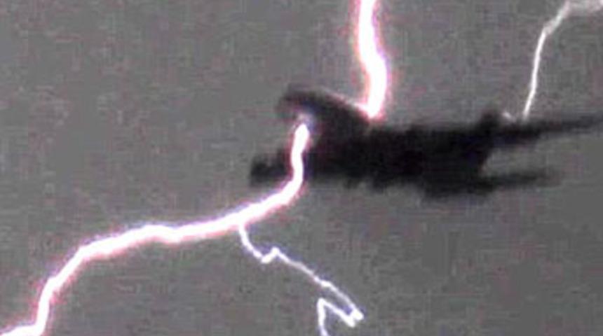 Havada yıldırım dehşeti!