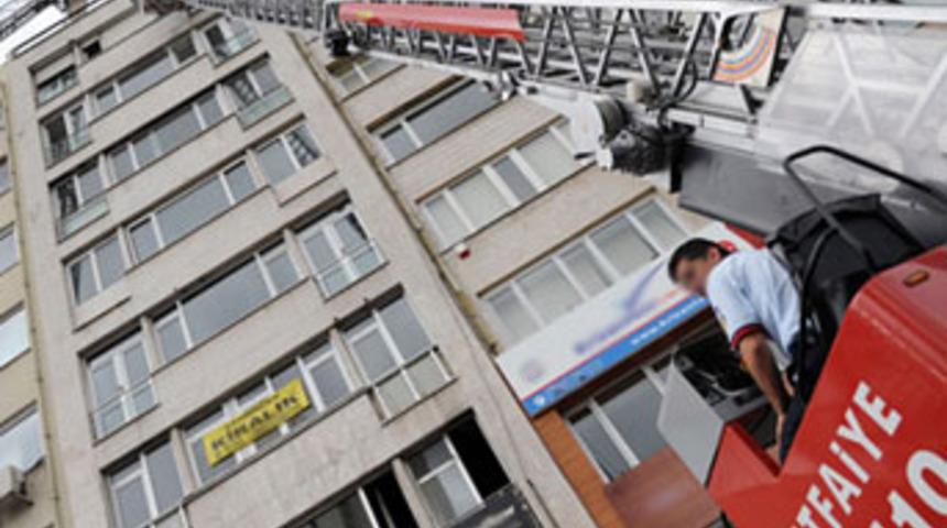 Kurtarmak i&ccedil;in gidenler de mahsur kaldı