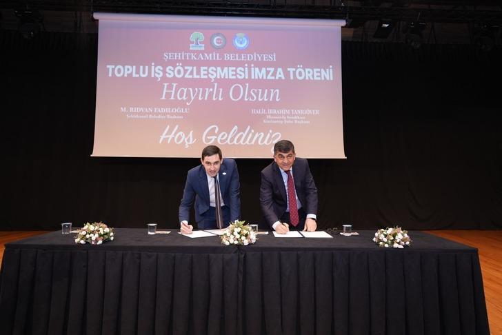 En düşük maaş 29 bin 300 TL oldu! Yüzde 100 zammın ardından işçiler belediye başkanını ayakta alkışladılar! G1