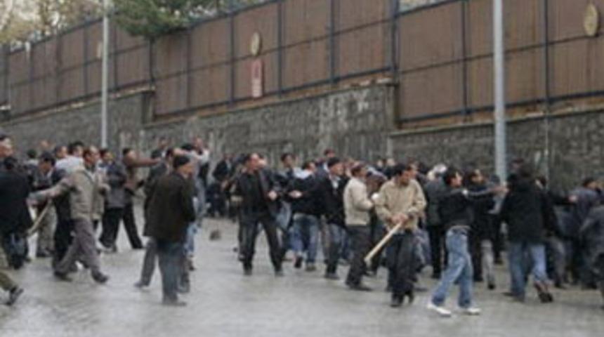 Hakkari'de korucu kavgası