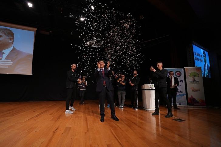 En düşük maaş 29 bin 300 TL oldu! Yüzde 100 zammın ardından işçiler belediye başkanını ayakta alkışladılar! G2