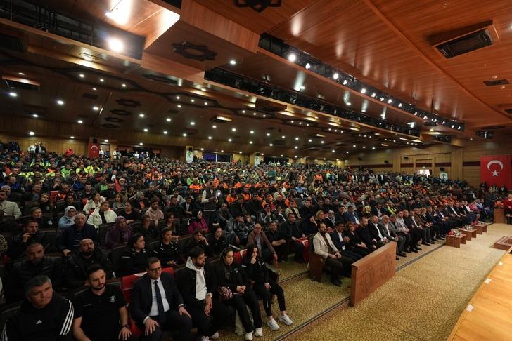 En düşük maaş 29 bin 300 TL oldu! Yüzde 100 zammın ardından işçiler belediye başkanını ayakta alkışladılar! G5