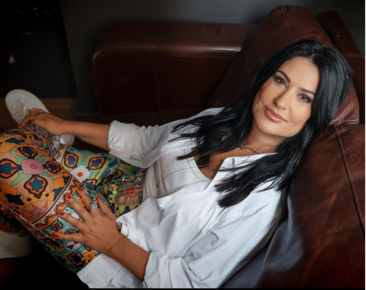 İkizi kadar benziyor! İclal Aydın'ın kardeşini görenler şoke oluyor!  G2